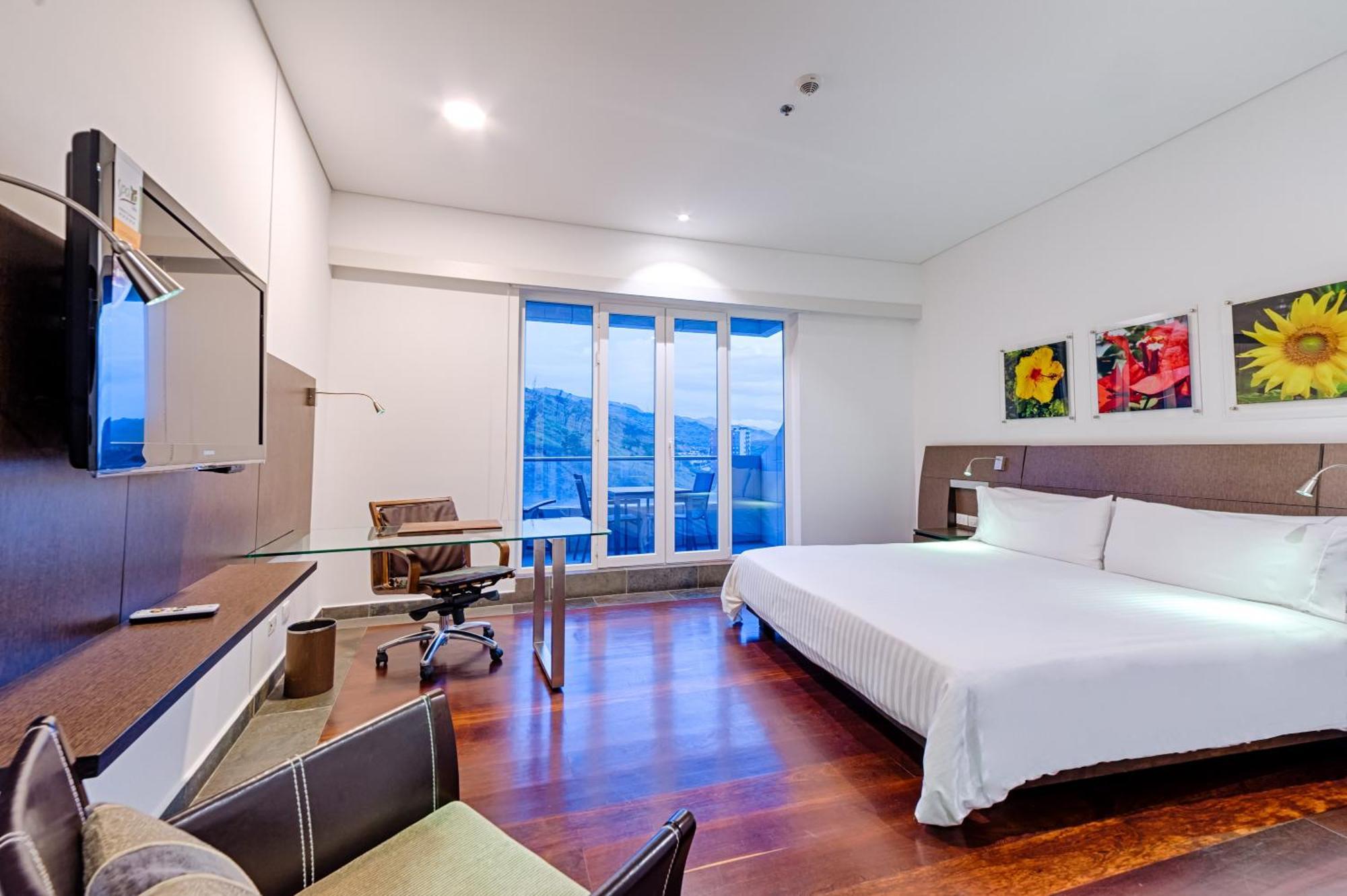 Luxury King Room Balcony