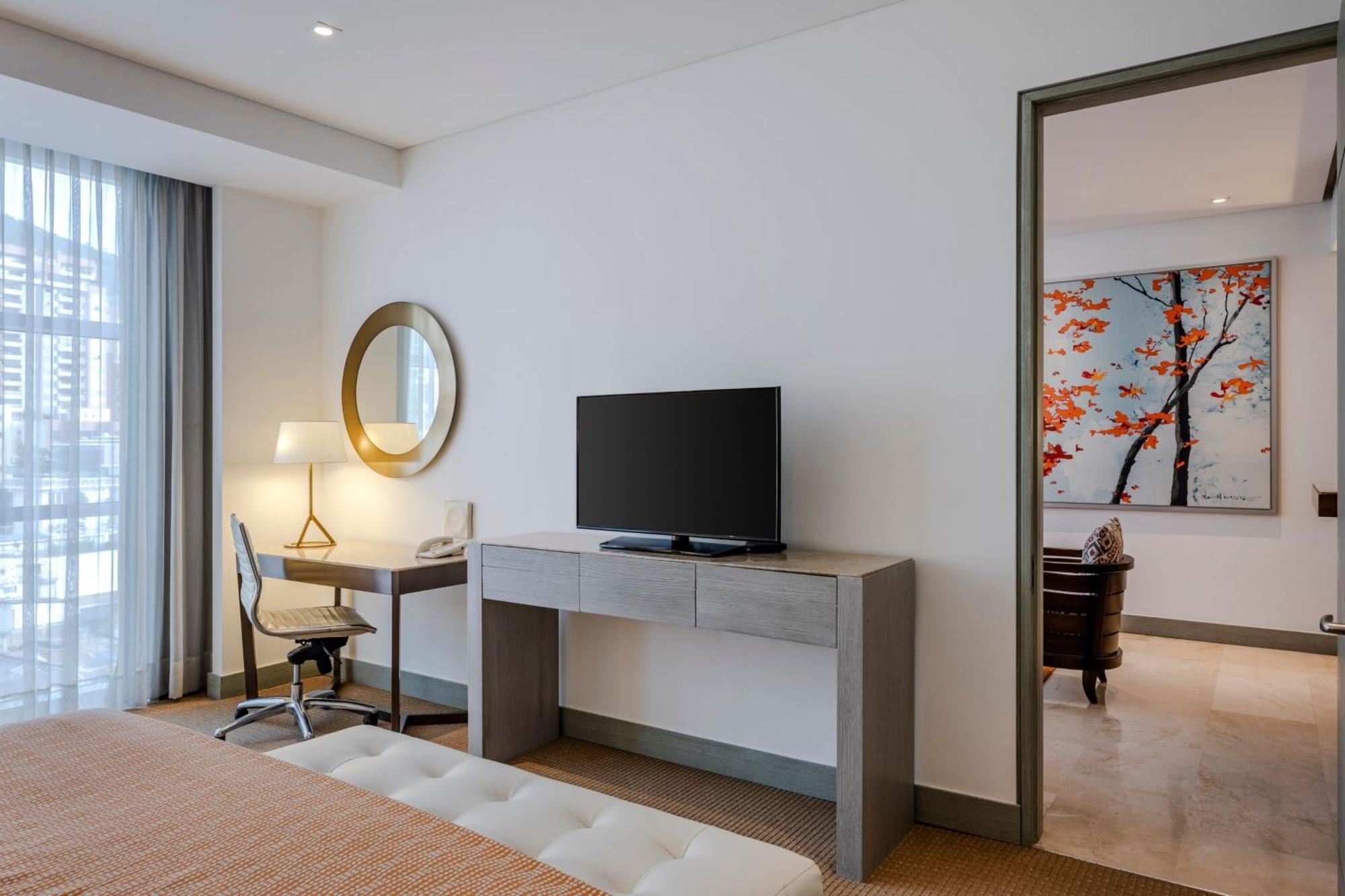Junior King Suite